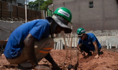 Equipes começam a concretar primeira laje do futuro Hospital Veterinário de Volta Redonda